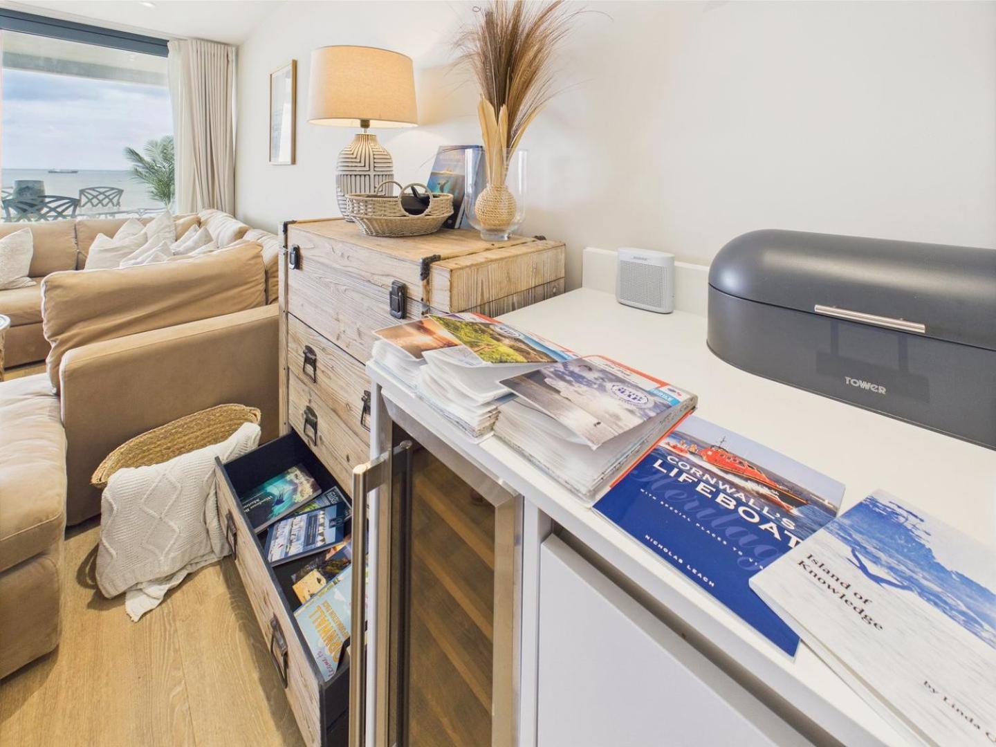 Luxury 3-Bed Apartment, With Direct Beach Access, Free Parking & Sea Views ! Falmouth Exterior foto